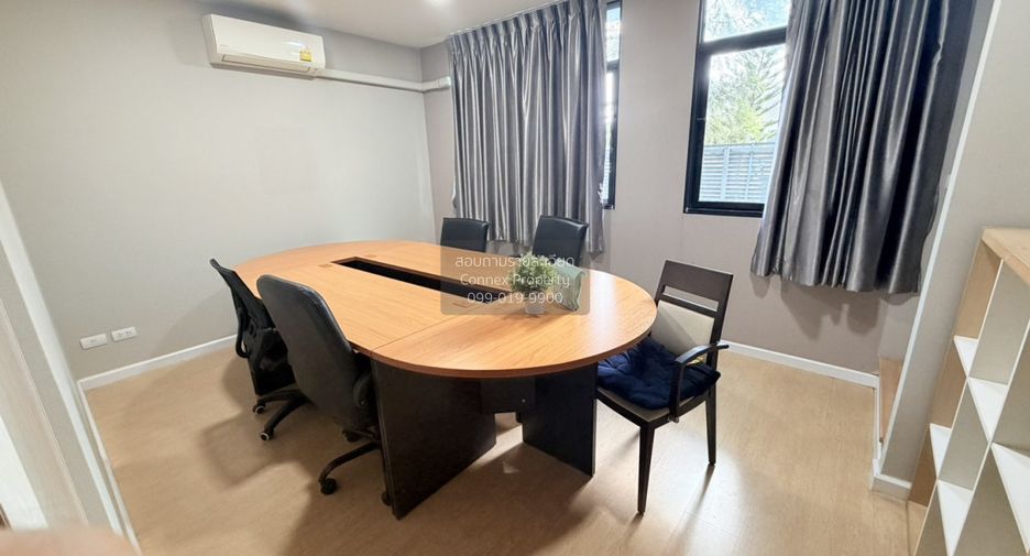 For rent 4 bedrooms townhouse in Bang Khen, Bangkok