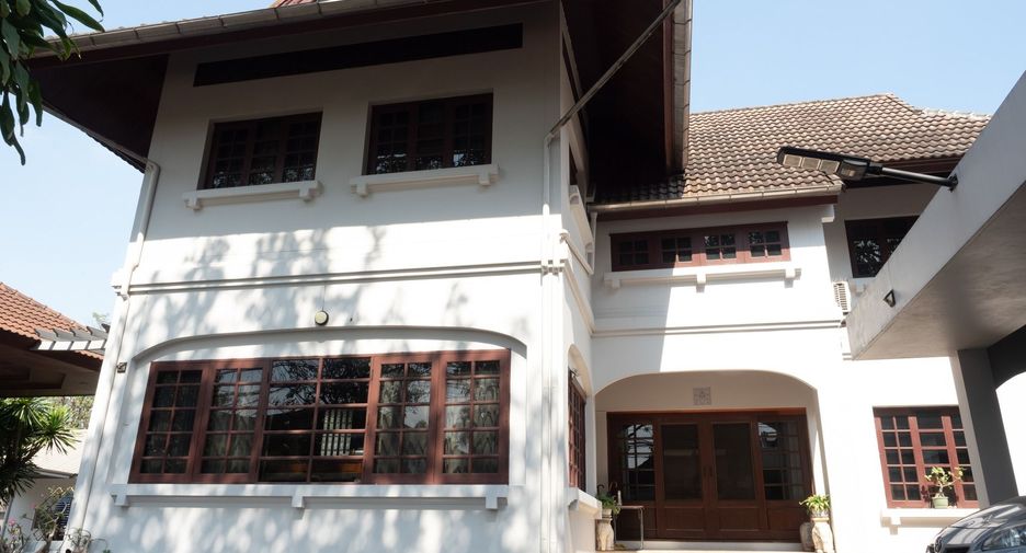 For sale 5 bedrooms house in Khan Na Yao, Bangkok