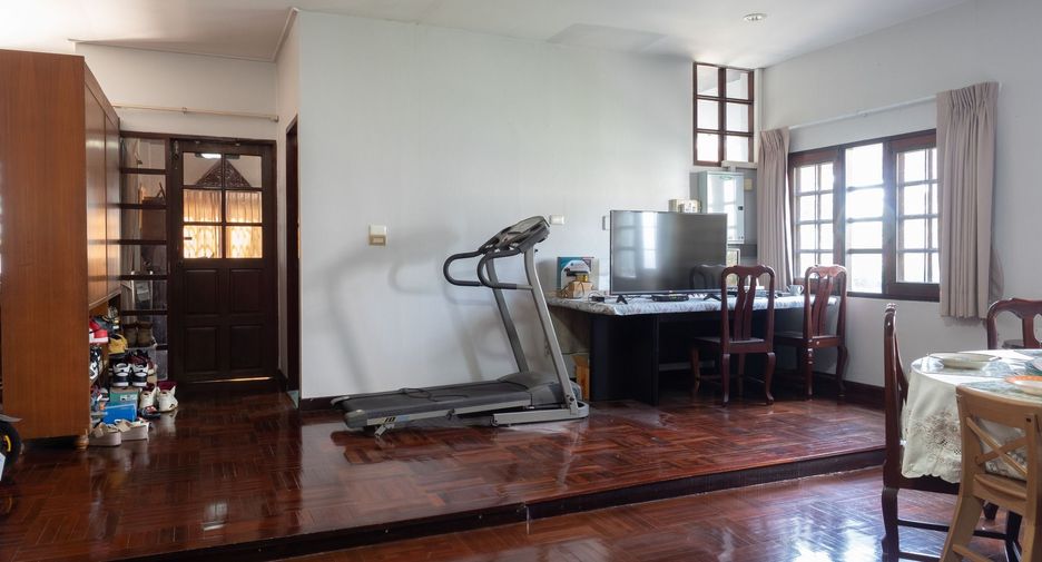 For sale 5 bedrooms house in Khan Na Yao, Bangkok