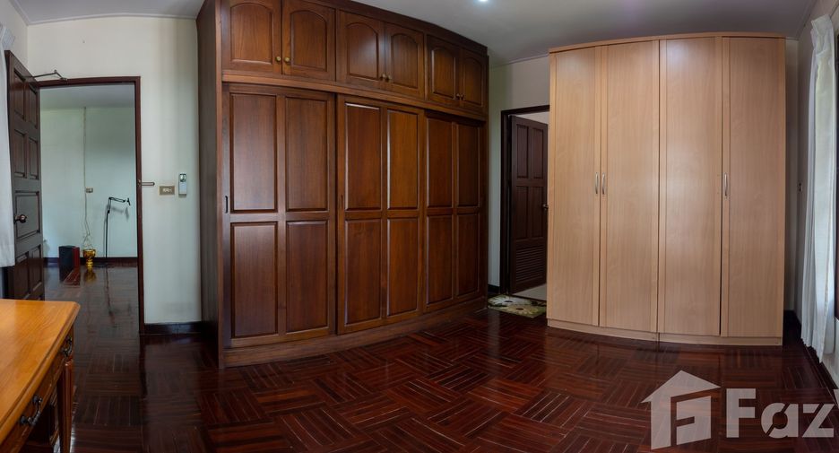For sale 5 bedrooms house in Khan Na Yao, Bangkok