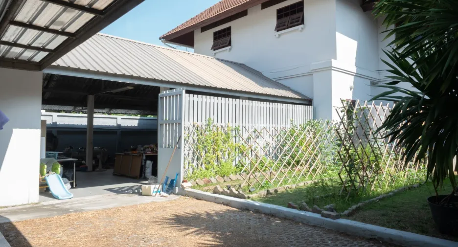 For sale 5 bedrooms house in Khan Na Yao, Bangkok