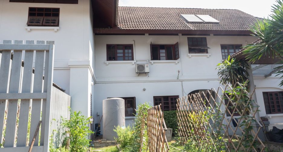 For sale 5 bedrooms house in Khan Na Yao, Bangkok
