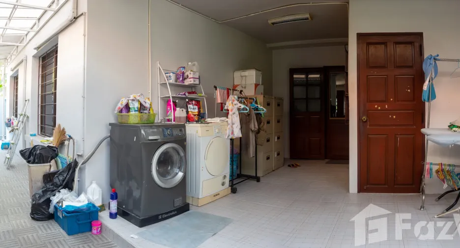 For sale 5 bedrooms house in Khan Na Yao, Bangkok