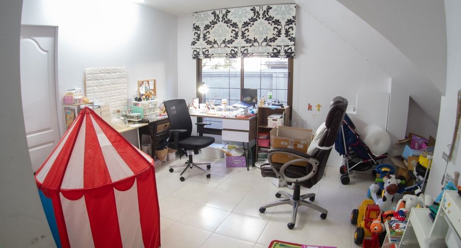 For sale 5 bedrooms house in Khan Na Yao, Bangkok