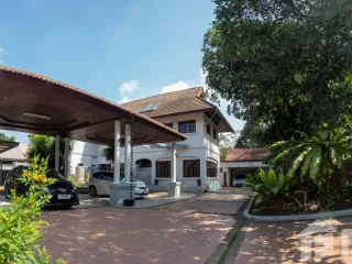 For sale 5 bedrooms house in Khan Na Yao, Bangkok