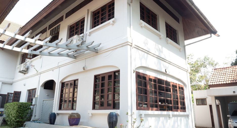 For sale 5 bedrooms house in Khan Na Yao, Bangkok