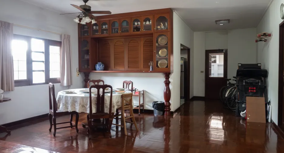 For sale 5 bedrooms house in Khan Na Yao, Bangkok