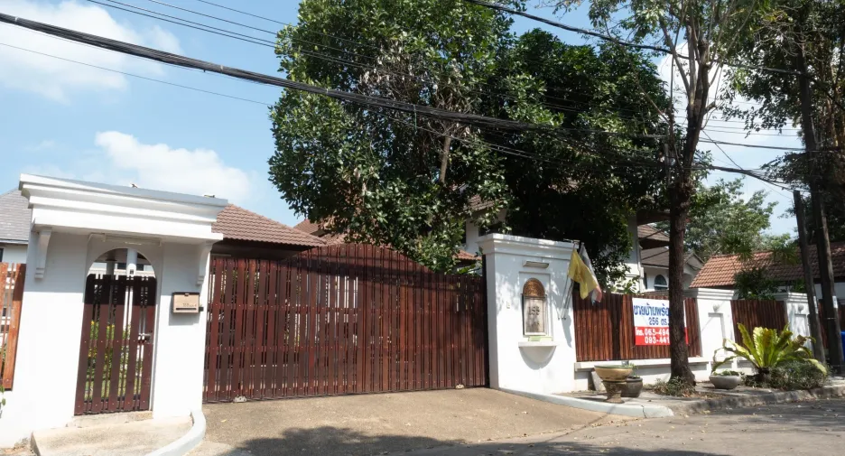 For sale 5 bedrooms house in Khan Na Yao, Bangkok