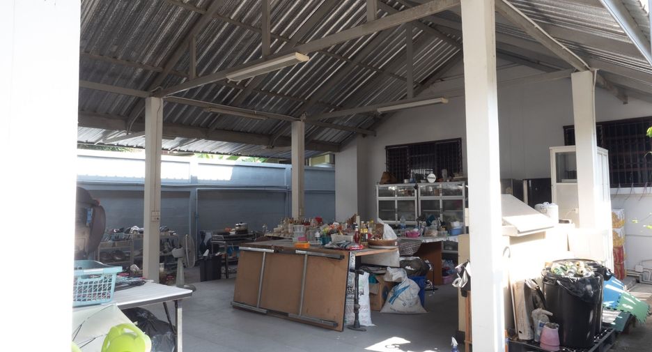 For sale 5 bedrooms house in Khan Na Yao, Bangkok
