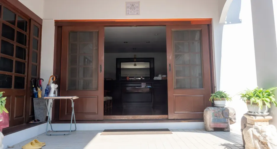 For sale 5 bedrooms house in Khan Na Yao, Bangkok