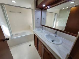 Condo en alquiler de 2 habitaciones en Pathum Wan, Bangkok