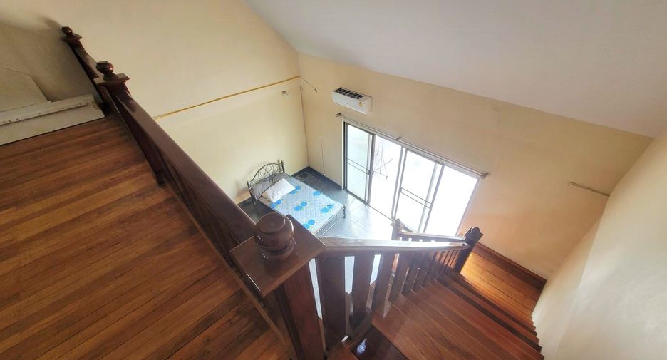 Casa adosada en alquiler de 3 habitaciones en Phra Khanong, Bangkok