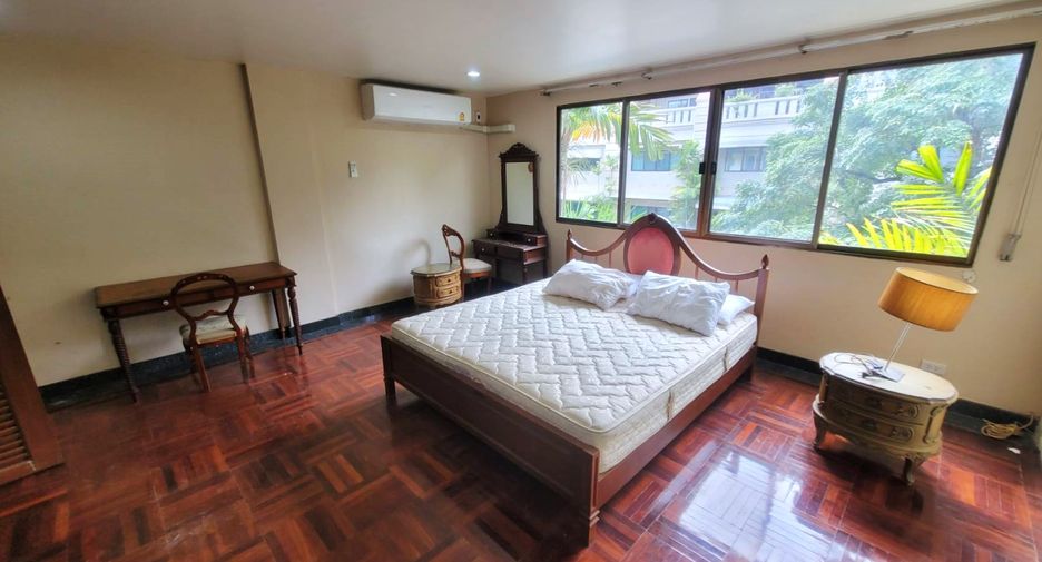 Casa adosada en alquiler de 3 habitaciones en Phra Khanong, Bangkok
