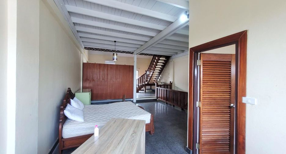 Casa adosada en alquiler de 3 habitaciones en Phra Khanong, Bangkok