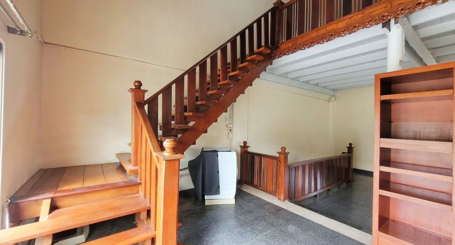 Casa adosada en alquiler de 3 habitaciones en Phra Khanong, Bangkok