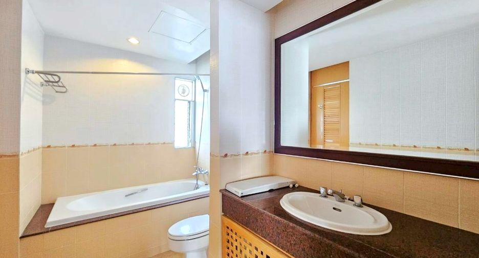 For rent 3 bedrooms condo in Sathon, Bangkok