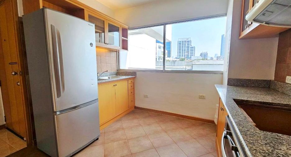 For rent 3 bedrooms condo in Sathon, Bangkok