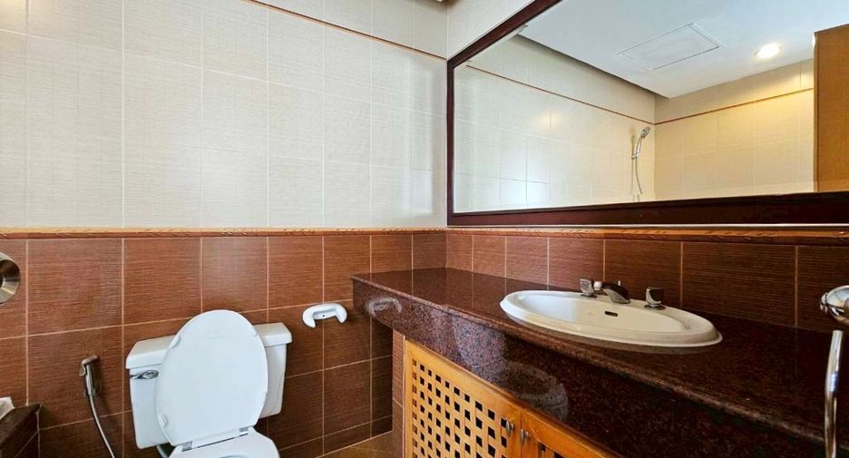 For rent 3 bedrooms condo in Sathon, Bangkok