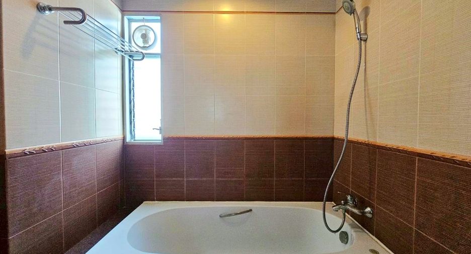 For rent 3 bedrooms condo in Sathon, Bangkok