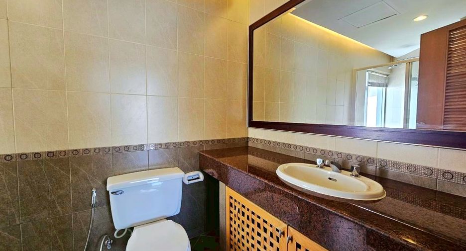 For rent 3 bedrooms condo in Sathon, Bangkok