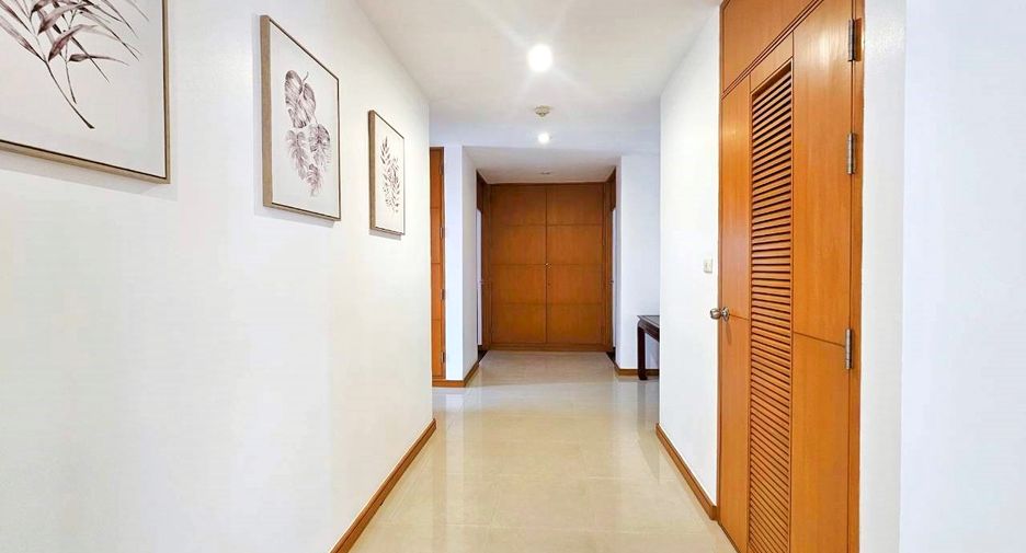 For rent 3 bedrooms condo in Sathon, Bangkok