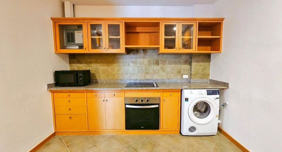 For rent 3 bedrooms condo in Sathon, Bangkok