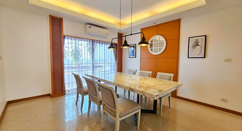 For rent 3 bedrooms condo in Sathon, Bangkok