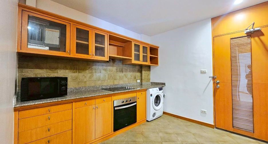 For rent 3 bedrooms condo in Sathon, Bangkok