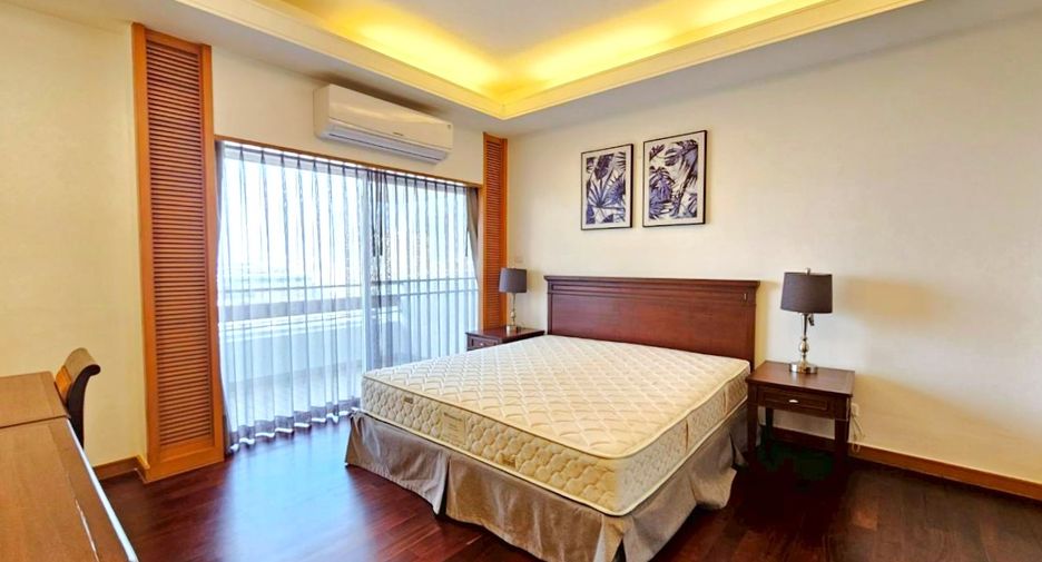 For rent 3 bedrooms condo in Sathon, Bangkok