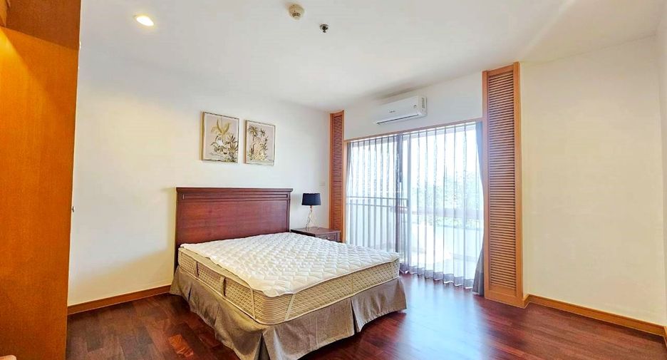 For rent 3 bedrooms condo in Sathon, Bangkok
