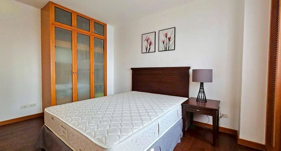 For rent 3 bedrooms condo in Sathon, Bangkok