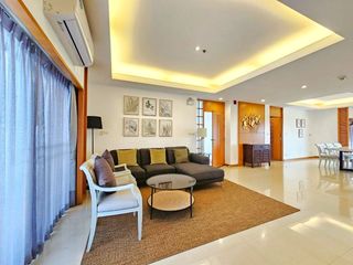 For rent 3 bedrooms condo in Sathon, Bangkok