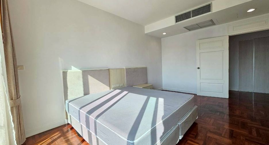 Condo en alquiler de 3 habitaciones en Khlong Toei, Bangkok