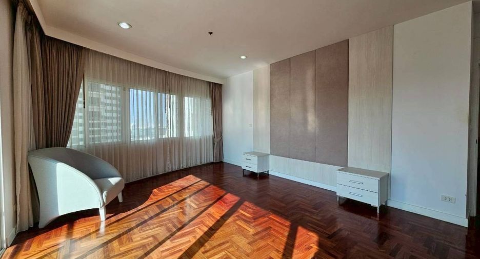 Condo en alquiler de 3 habitaciones en Khlong Toei, Bangkok