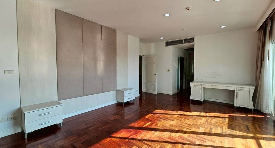 Condo en alquiler de 3 habitaciones en Khlong Toei, Bangkok