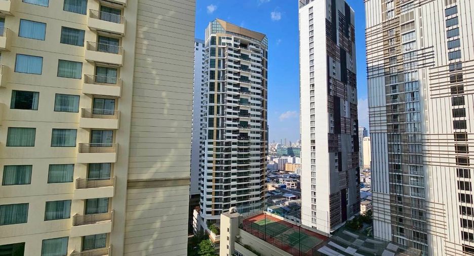 Condo en alquiler de 3 habitaciones en Khlong Toei, Bangkok