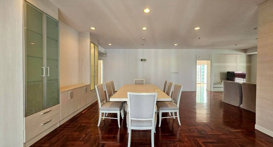 Condo en alquiler de 3 habitaciones en Khlong Toei, Bangkok