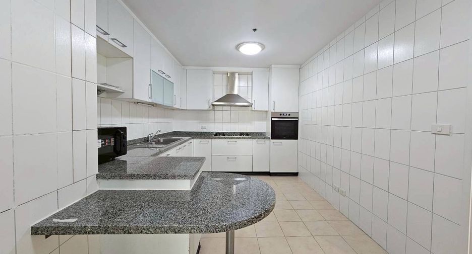 Condo en alquiler de 3 habitaciones en Khlong Toei, Bangkok