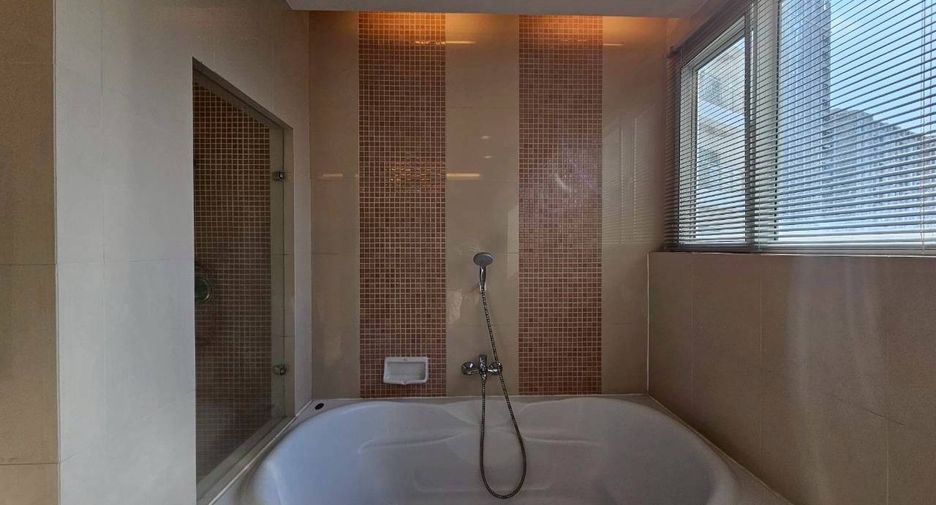 Condo en alquiler de 3 habitaciones en Khlong Toei, Bangkok
