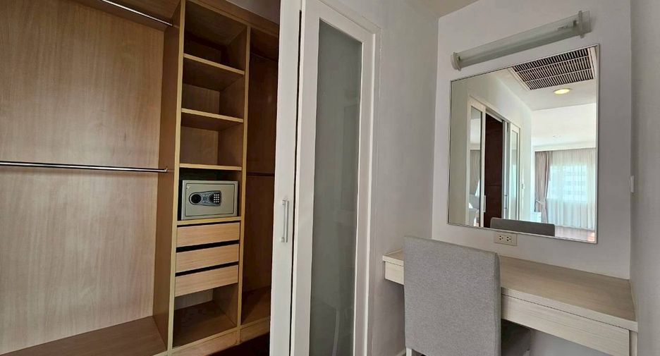 Condo en alquiler de 3 habitaciones en Khlong Toei, Bangkok
