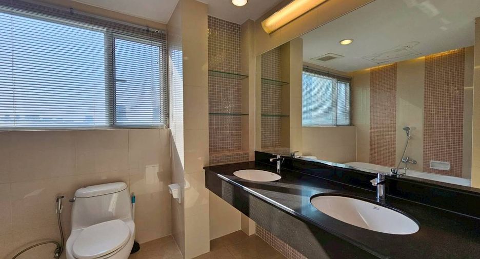 Condo en alquiler de 3 habitaciones en Khlong Toei, Bangkok