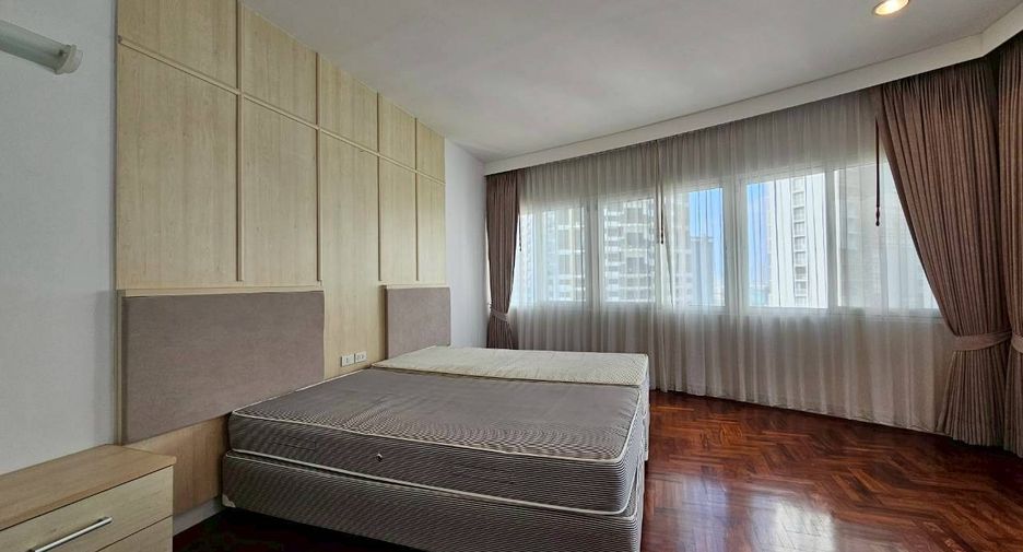 Condo en alquiler de 3 habitaciones en Khlong Toei, Bangkok