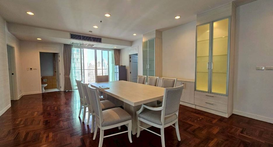 Condo en alquiler de 3 habitaciones en Khlong Toei, Bangkok