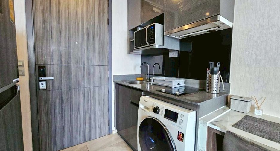 For rent studio condo in Khlong Toei, Bangkok