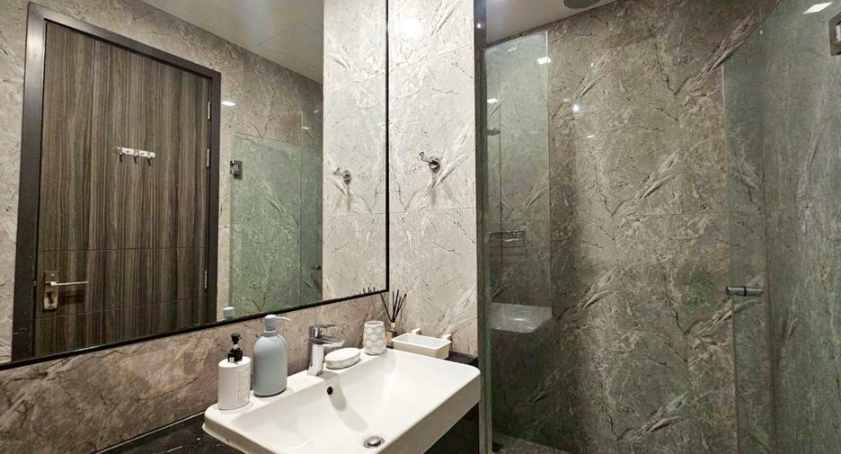 For rent studio condo in Khlong Toei, Bangkok