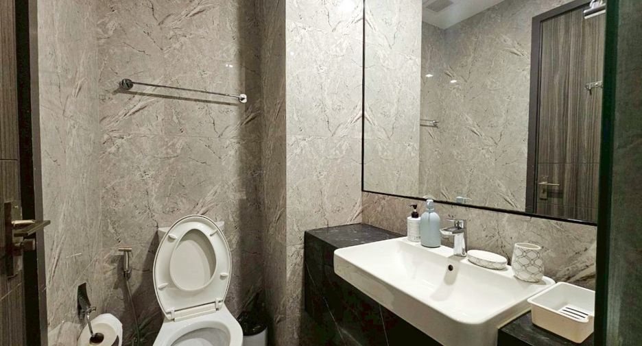For rent studio condo in Khlong Toei, Bangkok