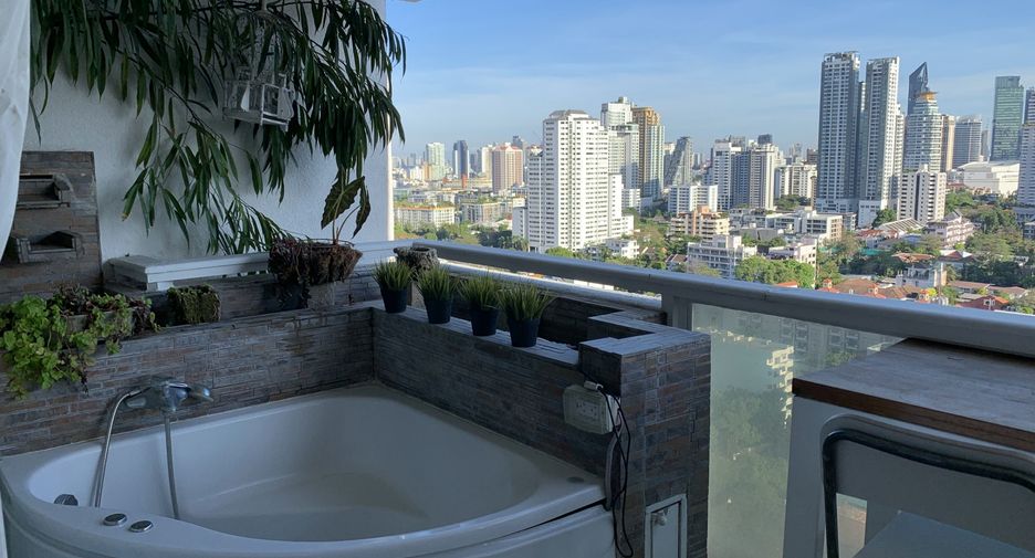 For rent 3 bedrooms condo in Watthana, Bangkok