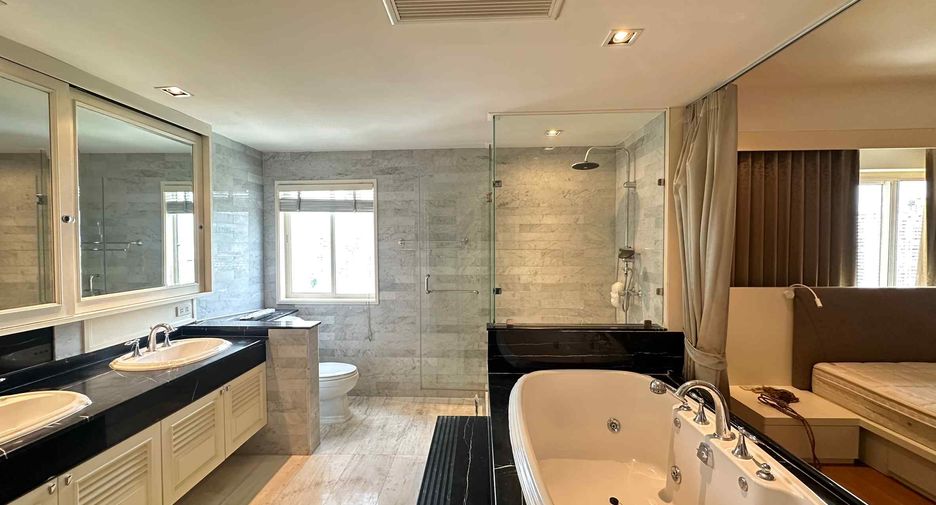 For rent 3 bedrooms condo in Watthana, Bangkok