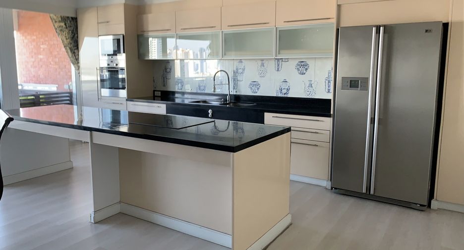 For rent 3 bedrooms condo in Watthana, Bangkok