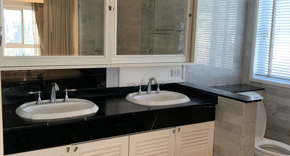 For rent 3 bedrooms condo in Watthana, Bangkok